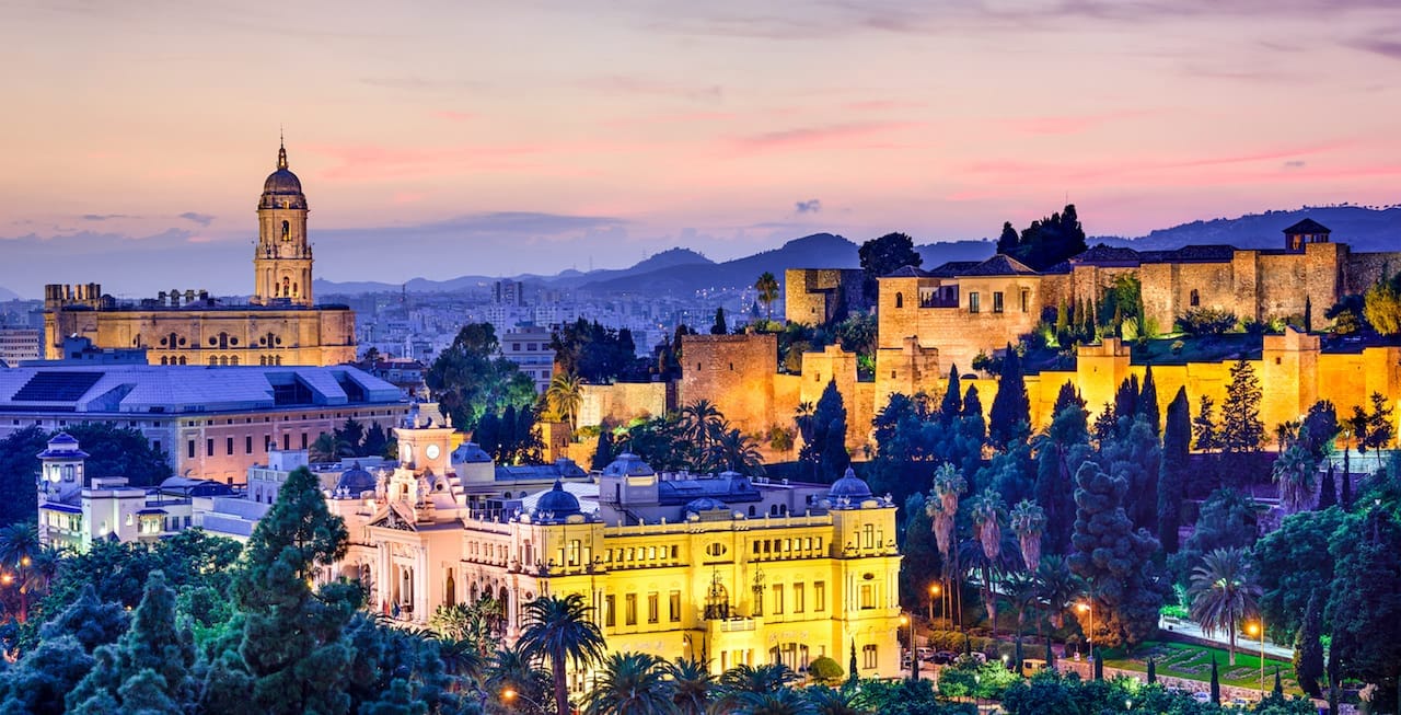 Vista de Málaga Centro con la Catedral y el puerto